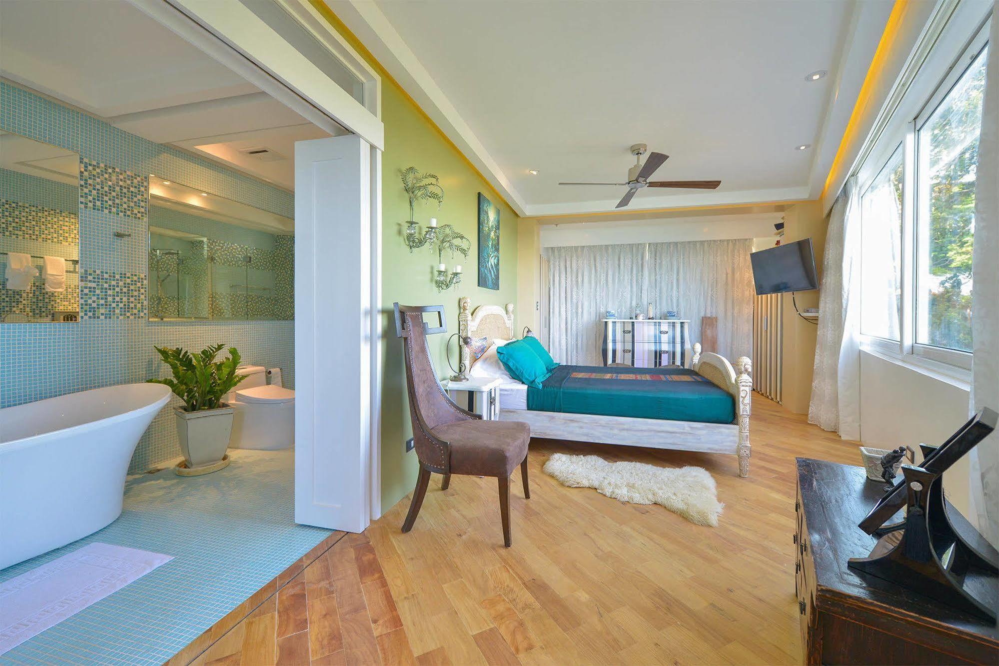 Boracay Karuna Luxury Suites Balabag  エクステリア 写真